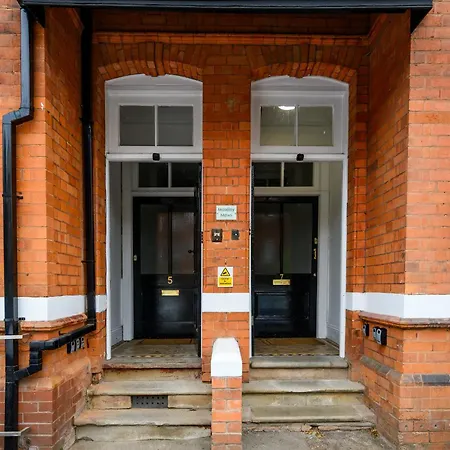 Sapphire Moseley Mews, By Staystaycations * Birmingham